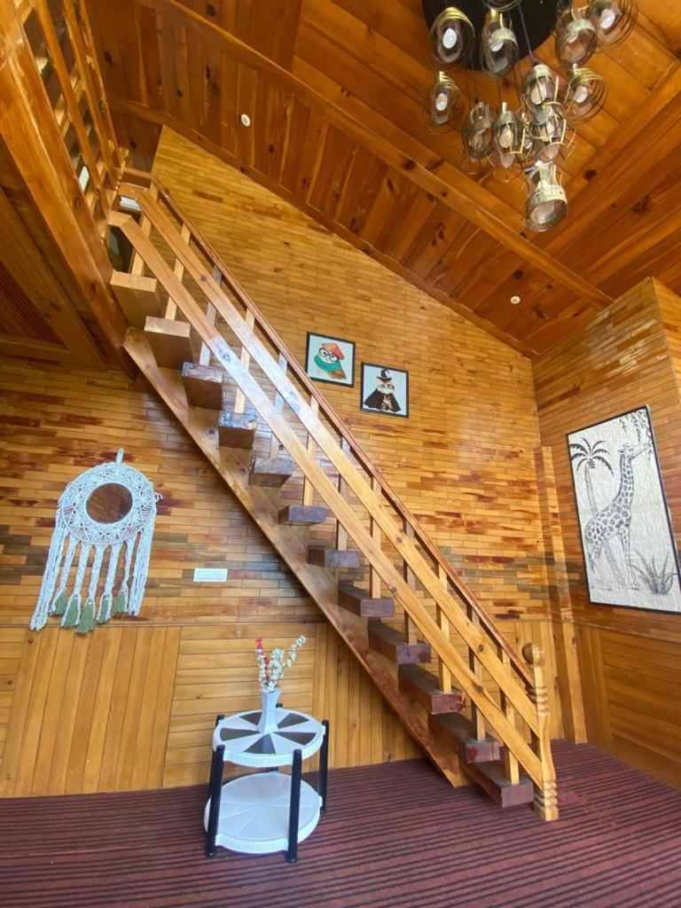 הוילה מנאלי The Woodshed מראה חיצוני תמונה